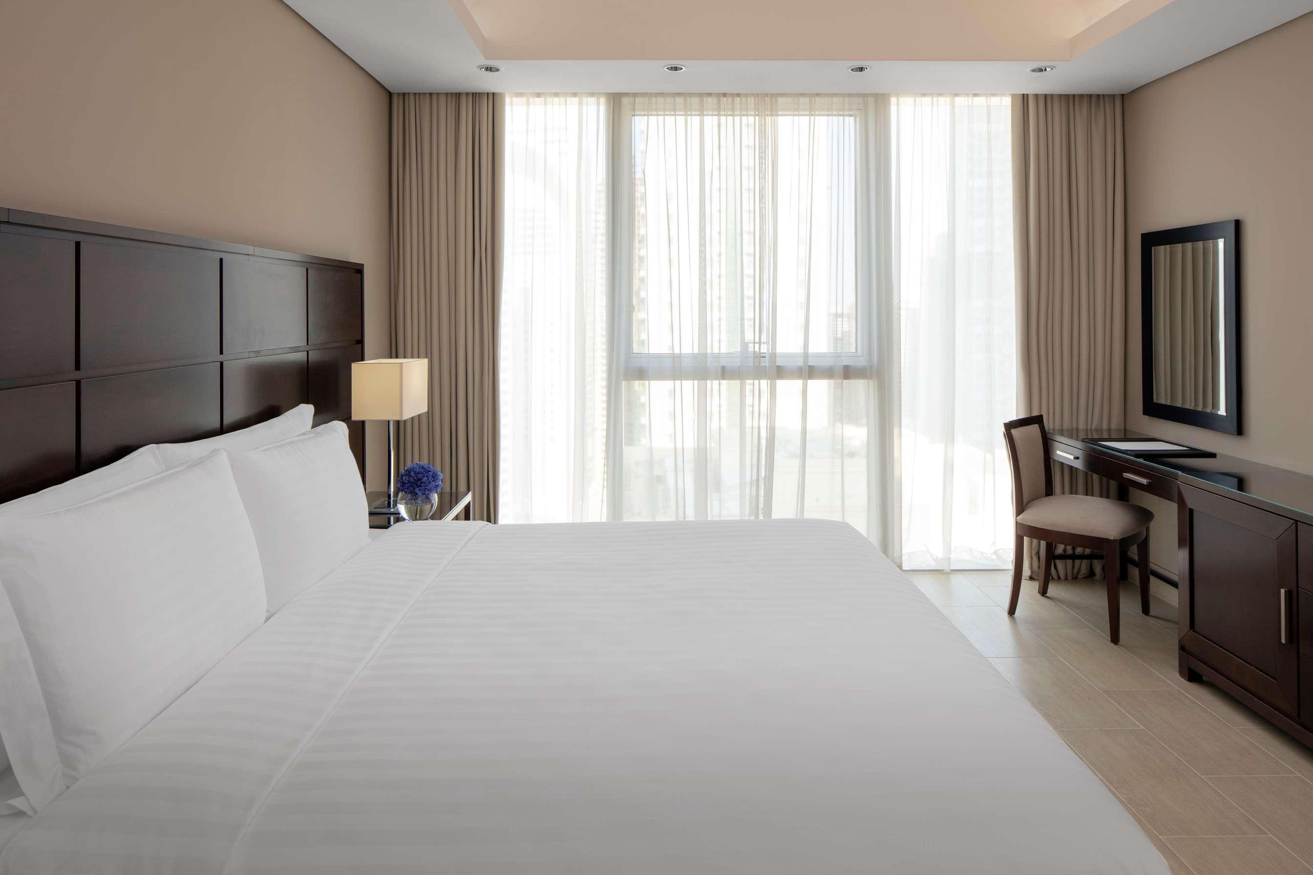 Dusit Doha Hotel Exterior photo A bedroom at the hotel