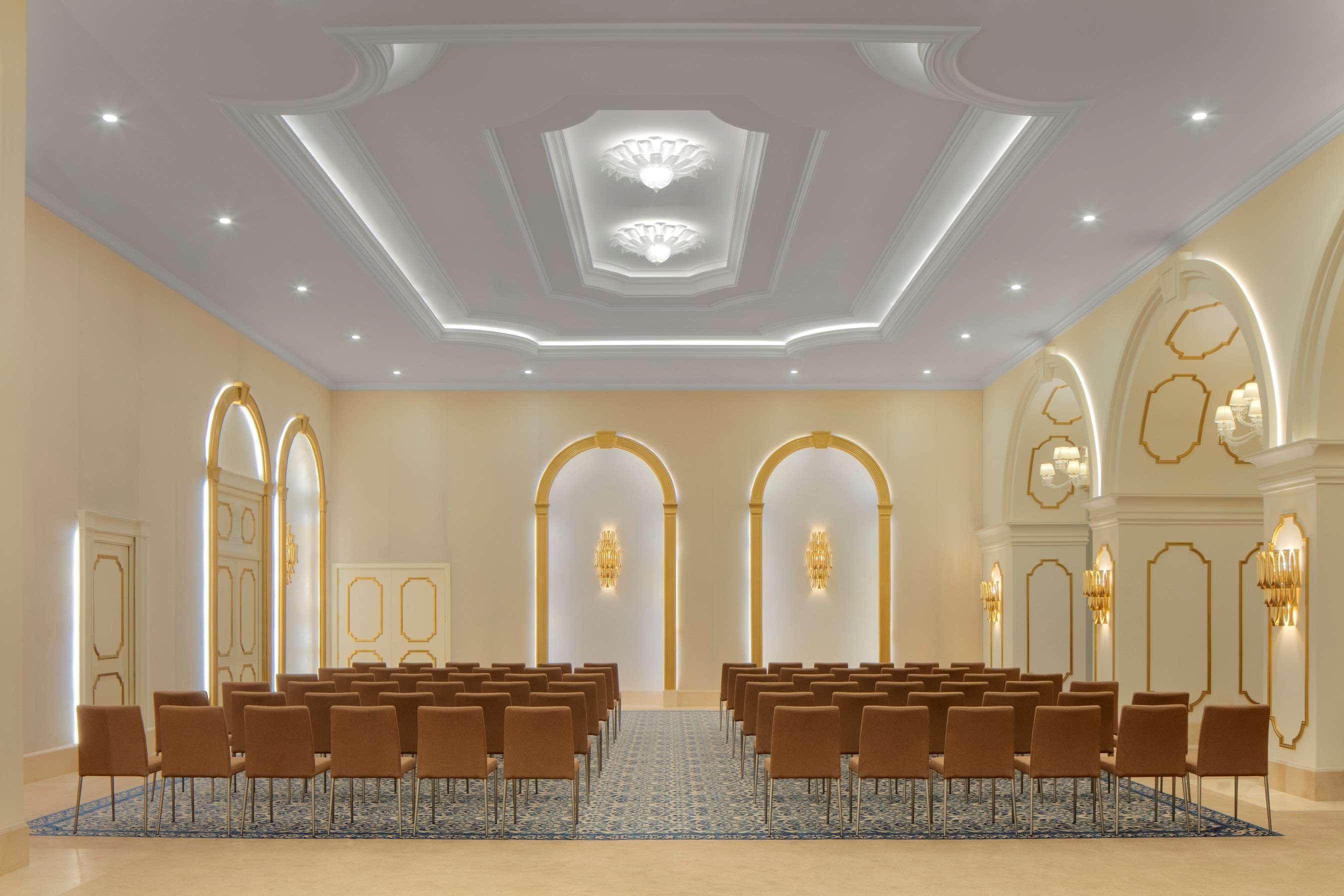 Dusit Doha Hotel Exterior photo The interior of the new church