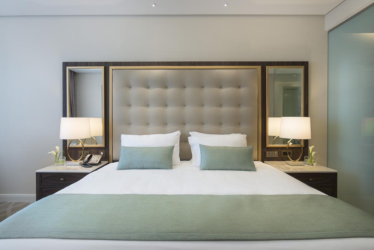 Dusit Doha Hotel Exterior photo A bedroom at the hotel