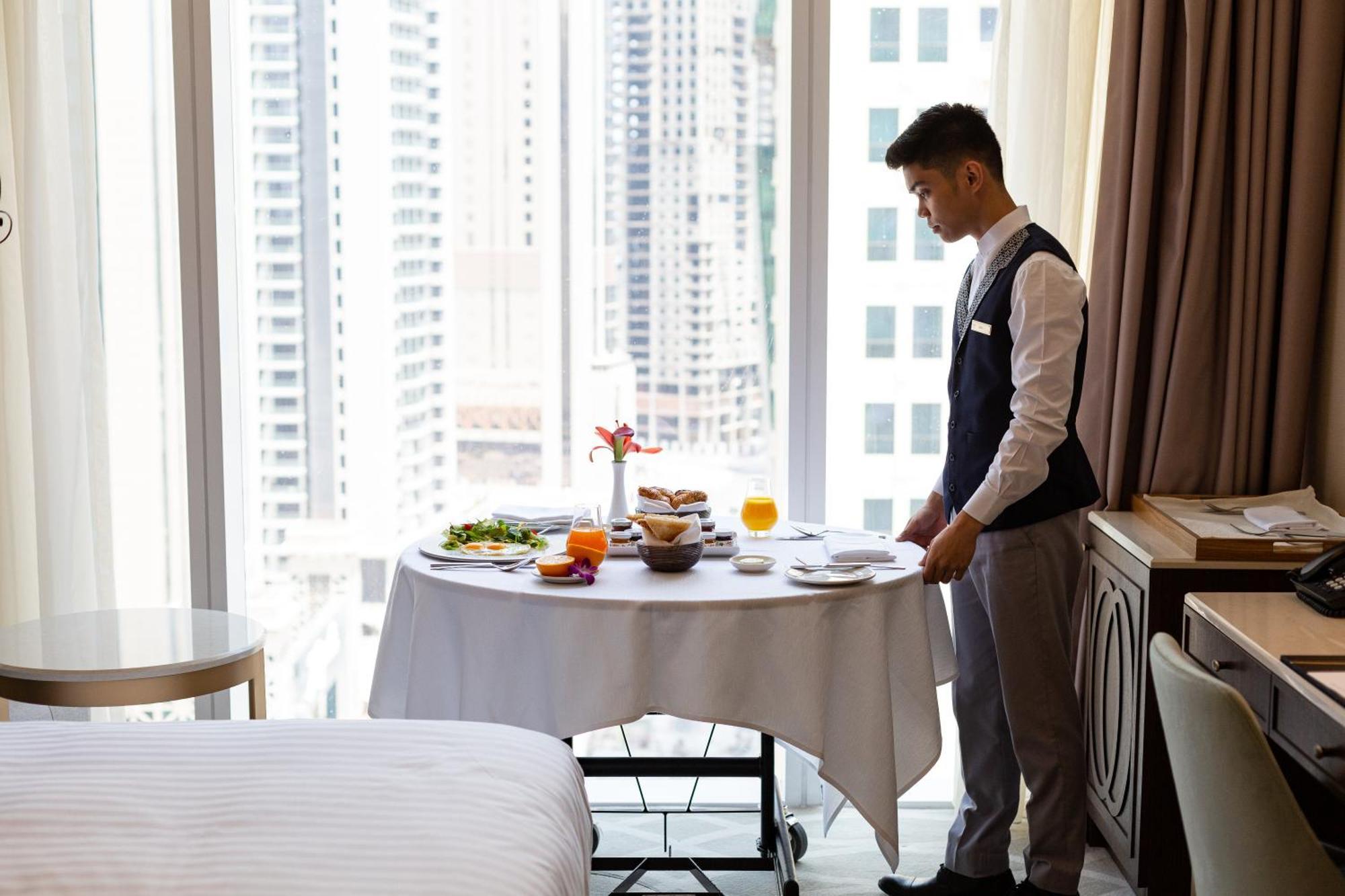 Dusit Doha Hotel Exterior photo Room service