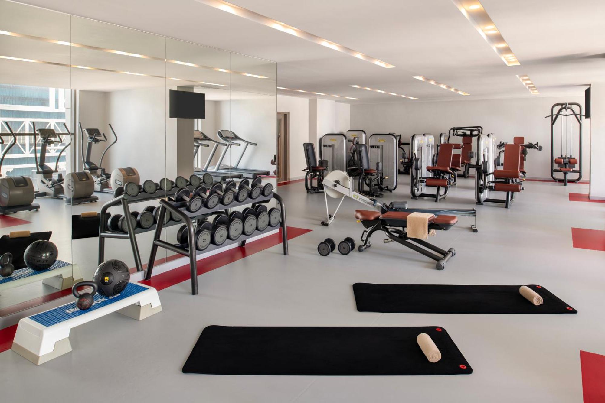 Dusit Doha Hotel Exterior photo A typical gym
