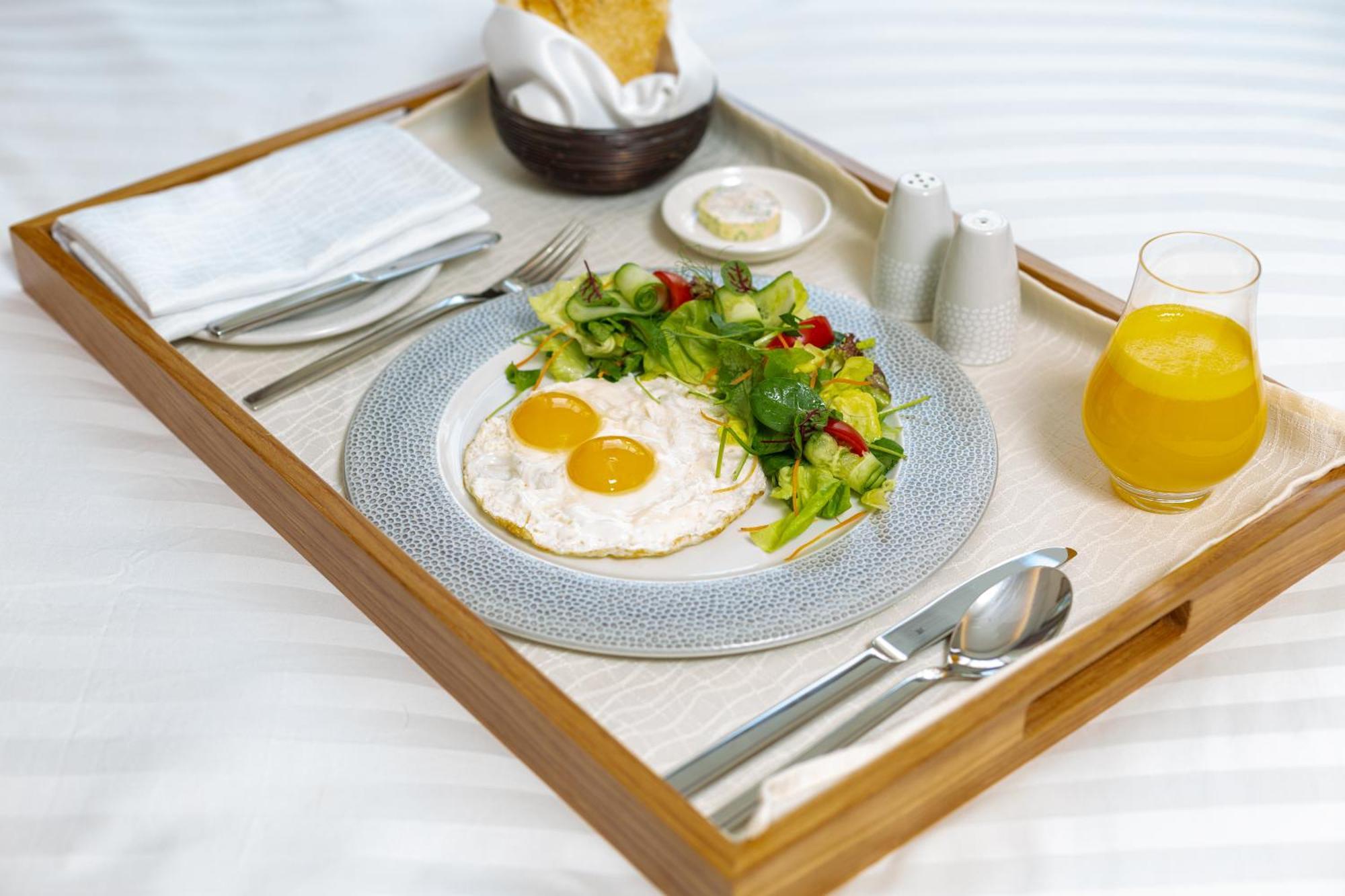 Dusit Doha Hotel Exterior photo Room service
