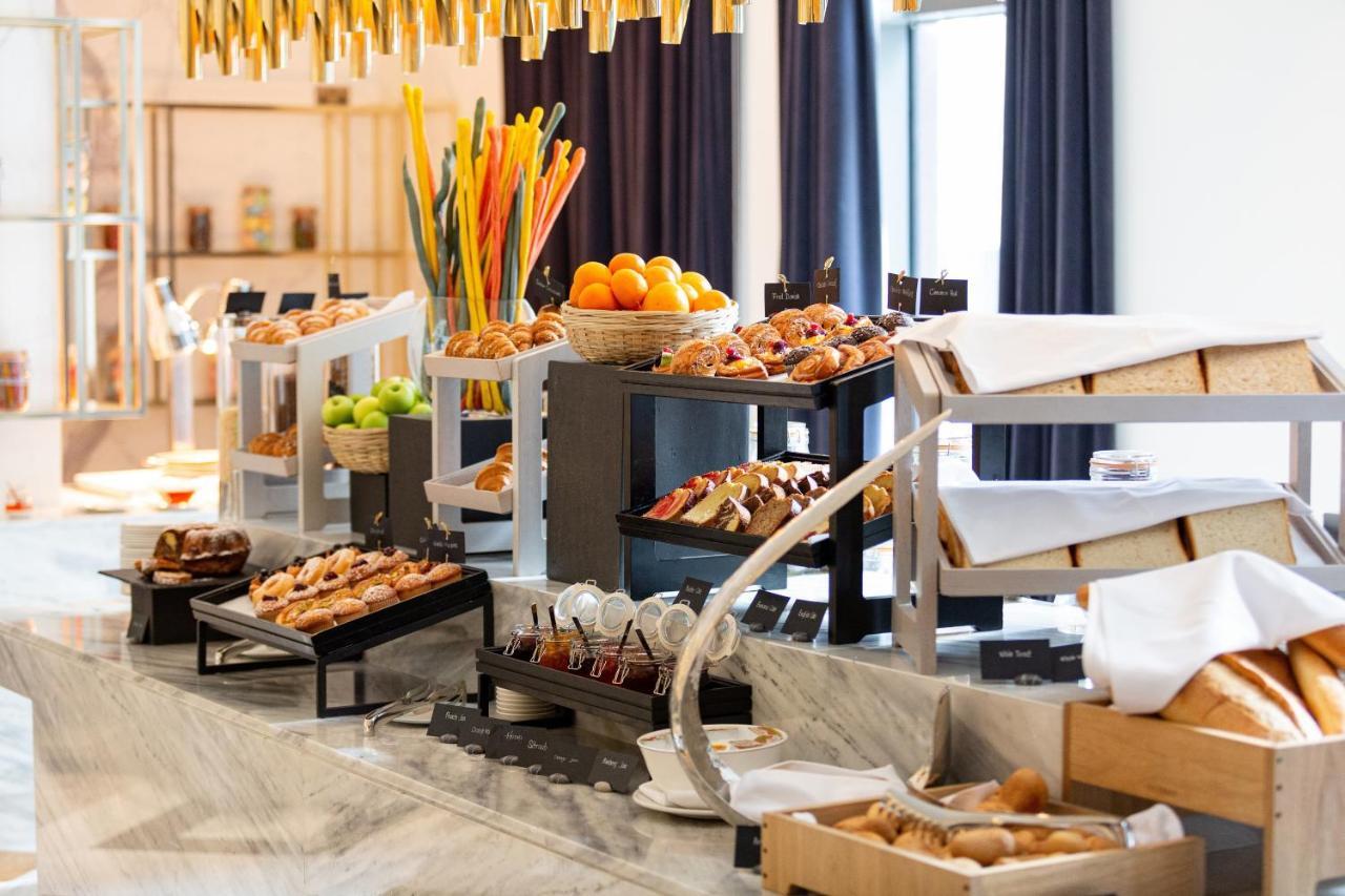 Dusit Doha Hotel Exterior photo A buffet at a hotel