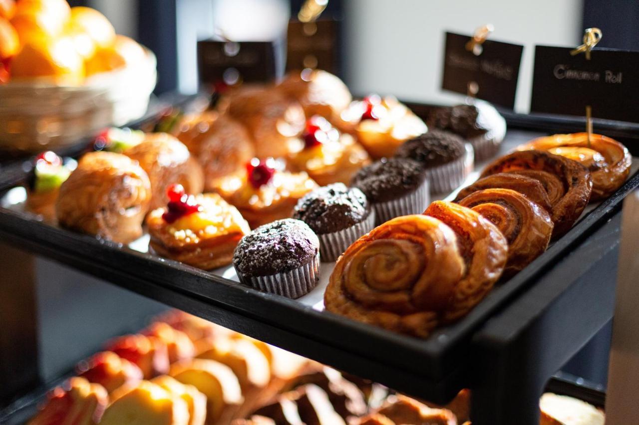 Dusit Doha Hotel Exterior photo A selection of pastries
